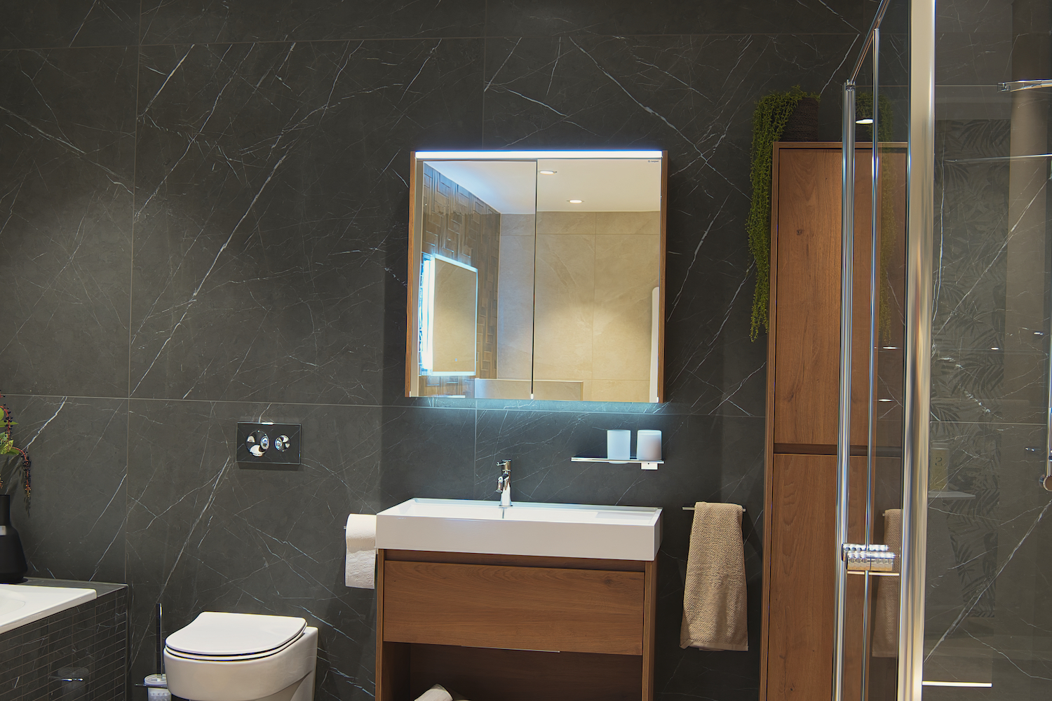 Hochwertiges Badezimmer – Eindruck aus dem ELEMENTS Showroom, in dem wir Sie beraten