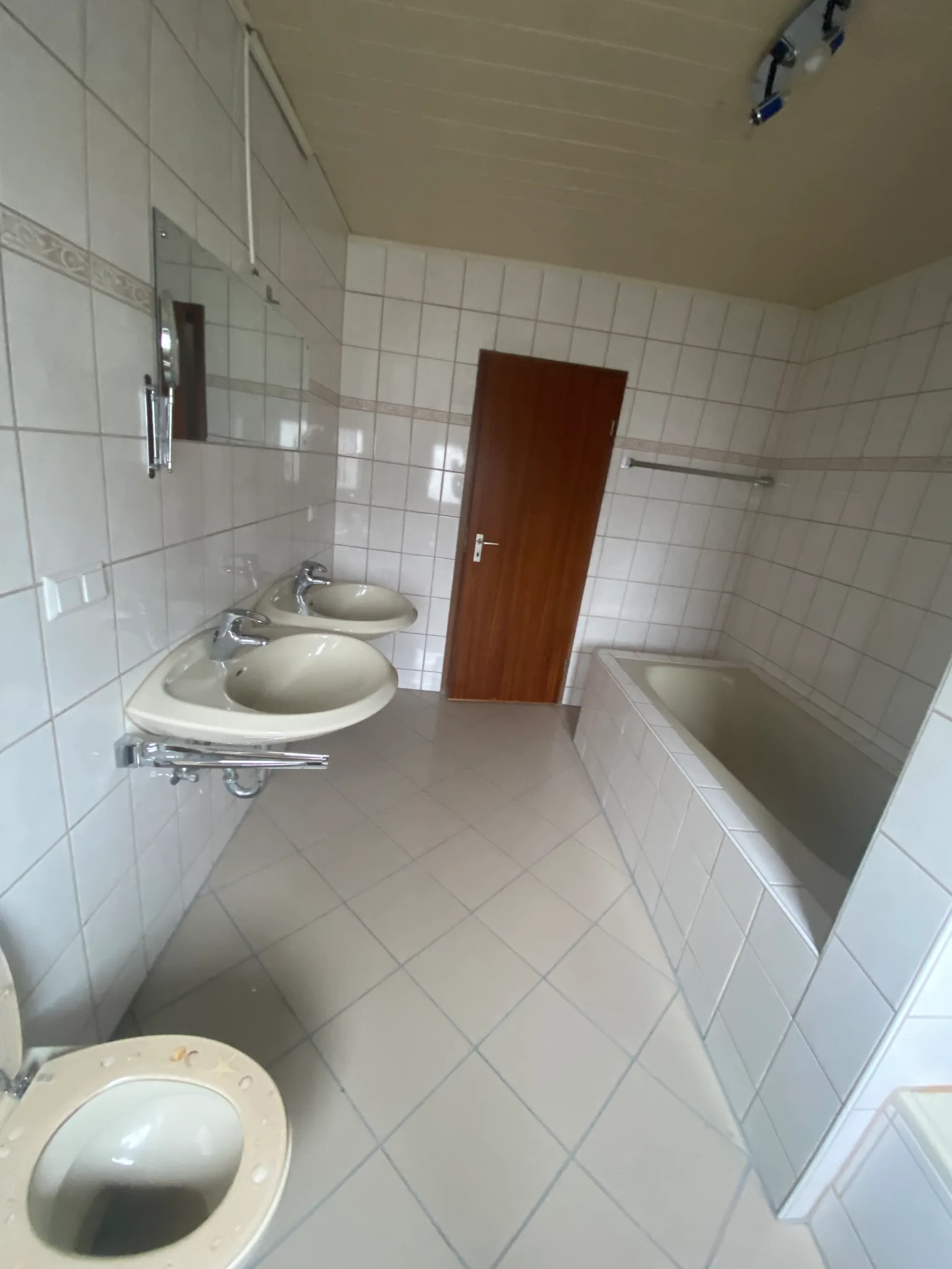 Badezimmer vor der Modernisierung in Baden-Baden